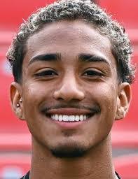 Arthur Bayer's Instagram, Twitter & Facebook