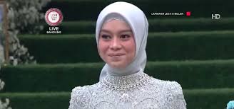 Acara tunangan atau lamaran merupakan salah satu momen bahagia dalam hidup. Lamaran 10 Potret Lesti Kejora Dari Prewed Hingga Tunangan