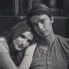 Black And White Romance Movies 2017 Midnight Sun With Patrick Schwarzenegger Bella Thorne Is Set For 2017 Release Sol Da Meia Noite Filmes Romanticos Filmes De Romance