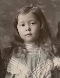 Good morning , can anyone translate entry #497 . Possibly my ggaunt Ester  Greenberg ( name previously unknown ) older sister of my maternal  grandfather Avrum Greenberg . Daughter of Srul and