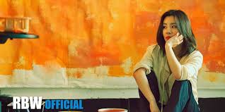 Her height is 1.59 m and weight is 45 kg. Wheein Says Good Bye In New Mv The Kraze