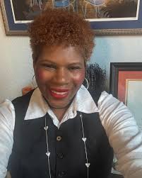 Cold drinks hit different under that Texas heat! 🤠🍻🎶