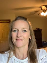 I had such a fun day! I did a makeup lesson for a friend who is an  esthetician (who was actually one of my instructors in school) I did a soft  glam