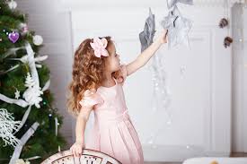 Little girl hairstyles are for girls who have their own unique fashion sense. 15 Christmas Headdresses For Little Girls Spotted On Pinterest