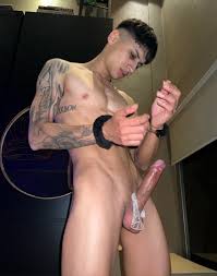 Handsome men with perfect dicks - Nude model gallery