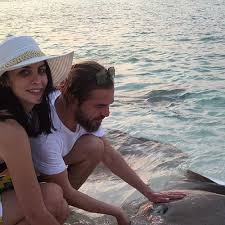 Yakışıklı oyuncu engin altan düzyatan geçtiğimiz akşam 30 yaşına basan eşi için kesenin ağzını açtı. Engin Altan Duzyatan Dan Romantik Jest Magazin Haberleri Ntv