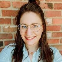 Holly Flynn's Instagram, Twitter & Facebook