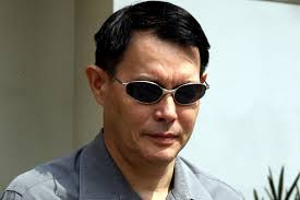 Eye surgeon who hid earnings suspended for three months