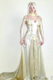 Viele angehende bräute schauen sich direkt nach der verlobung nach ihrem brautkleid um, denn. Pin Auf Latex Pvc Lack