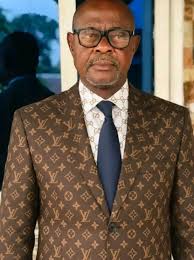 Moi je soutien KEVIN ISSA. Beaucoup diront que c'est parceque eza entre  nous batu ya minene.... M'enfou.