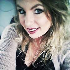 Kari Randall's Instagram, Twitter & Facebook