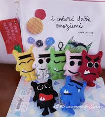 Una volta colorati i mostri, si possono ritagliare e incollare su una striscia di carta che viene appesa. Pupazzi Il Colore Delle Emozioni Bambini Giocattoli Di Il Fil Su Misshobby