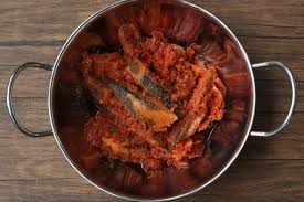 Ikan tongkol dikenal sebagai ikan yang mempunyai kandungan aprotein tinggi, asam lemak omega 3, ikan ini juga mengandung zat besi. Resep Ikan Tongkol Bumbu Rujak Kreasi Masak Ikan Murah