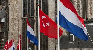 Ankara'daki hollanda büyükelçiliği veya i̇stanbul'daki başkonsolosluk ile temasa geçiniz. Turkiye Hollanda Krizinin Cozumunde Torunogullari Etkisi Sputnik Turkiye