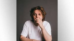 Americas Sweetheart Lewis Capaldi Tops Billboards Pop