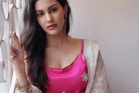 अमायरा दस्तूर (amyra dastur) के इस वीडियो पर फैन्स हमेशा की तरह खूब रिएक्शन दे रहे हैं. Amyra Dastur Shares Recipe Of Grandma Kadha To Boost Immunity And Digestion M Khaskhabar Com
