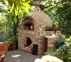 All the rooms are generously proportioned and the fully equipped kitchen disposes of extras like a bbq and a wood stove. Wie Italiener Mit 5 Schritten Pizza Backofen Selber Machen Diy Garten Zenideen Pizzaofen Garten Pizza Backofen Gartengrill Selber Bauen