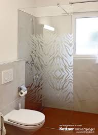 Design Duschtrennwand Mit Individuellem Folienplott Von Ihrer Glaserei Fur Die Individuelle Gestaltung Von Dusche Badezimmer Badezimmer Innenausstattung