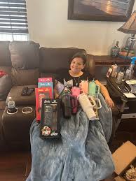 This past week, I went out looking for the periwinkle shimmer but couldn't  find it. Instead, I found the gumdrop green and decided to settle for it.  It's a beautiful cup, and