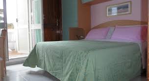 The private bathroom comes with a hairdryer and free toiletries. Hotel Casa Nicola Ischia Review Com