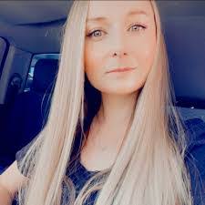 Minnie Parsons's Instagram, Twitter & Facebook