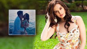 Evelyn sharma looking super hot and gorgeous in mandate magazine shoot! Evelyn Sharma Gets Engaged To Her Boyfriend Says It Was A Dream Come True Bollywood Bubble