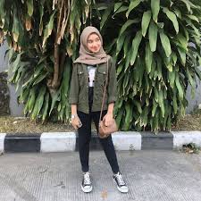 Tetapi, penampilannya kece dipadukan dengan celana jeans. Inspiration Hijab Style Outfit Of The Day Ootd 2019 Remaja Indonesia Gaya Model Pakaian Pakaian Feminin Model Pakaian