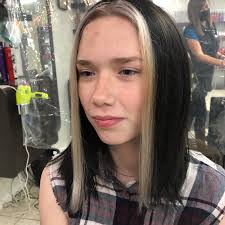 Pixie cut with lots of texture!! Haircut by Selina Lindsay Call for a new  look today! 403-652-1621 #pixiecut #shorthair #highriverbusiness  #blondehighlights