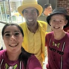 Scott Katz '26 spends summer 'slinging merch' for the Savannah Bananas