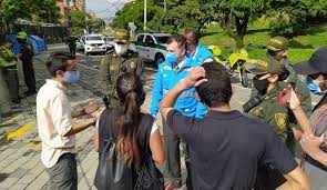 Con pandemia o sin pandemia nos haremos escuchar! Encadenados Estudiantes De La Unal Sede Medellin Piden Matricula Cero Medellin Caracol Radio