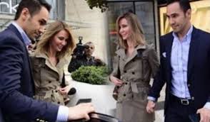 Eski manken demet şener ile eski milli basketbolcu i̇brahim kutluay anlaşmalı olarak evliliklerini noktaladı. Xxxblx0z Fca6m