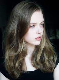 As always, there are two ways to go about dyeing your hair: Are You Making These Five Common Mistakes When Getting Dressed Tabitha Dumas Hair Pale Skin Blonde Hair Pale Skin Brown Hair Pale Skin