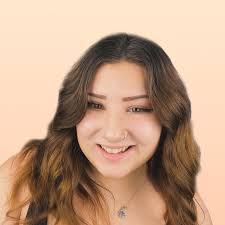 Laurie Lemay's Instagram, Twitter & Facebook