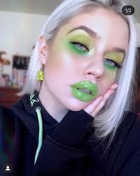 Nina Ritchie's Instagram, Twitter & Facebook