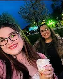 Cassandra Shook's Instagram, Twitter & Facebook