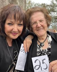 Having so much fun with my sweet mother at the auction…☺️☺️