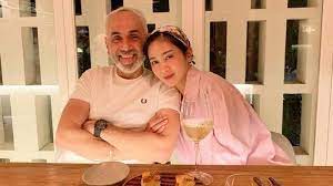 Check spelling or type a new query. Usianya Terpaut 19 Tahun Dengan Suami Ini Jawaban Bunga Zainal Saat Disebut Nikah Karena Harta Tribunnews Com Mobile