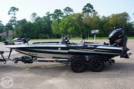 Fat cat boats strives to maintain a variety of models for our customers to enjoy fishing and boating. Bass Cat Caracal For Sale In United States Of America For 63 000 45 943