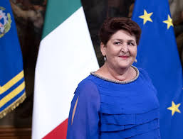 Jump to navigation jump to search. Teresa Bellanova Insulti Al Ministro Ha La Terza Media E Quel Vestito