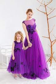 Anne Kiz Kiyafetleri Mor Uzun Kolsuz Transparan Detay Kalp Yaka Kelebek Figurlu Kiyafet Kombinleri The Dress Cicekli Kiz Elbiseleri Kiyafet