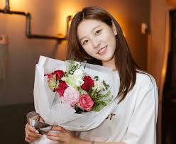 A former insurance fraud investigator forms a team with a con artist, a thief, a. Kim Sae Ron Stars As A Con Artist In Drama Leverage