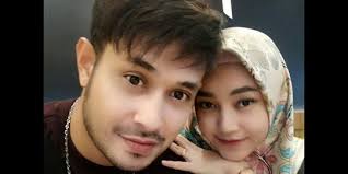 Berikut ini ada beberapa film kisah nyata terbaik yang sangat layak untuk anda tonton. Main Di Ftv Kisah Nyata Indosiar Ini 5 Potret Meidian Maladi Bersama Sang Istri Merdeka Com