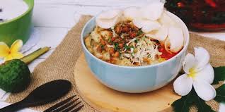 1 kg ayam potong kecil/sesuai selera bumbu yang dihaluskan 11 siung bawang putih 8 siung bawang merah 4 butir kemiri 2 sdm ketumbar 1 sdt. Cara Membuat Bubur Ayam Bumbu Kuning Yang Lezat Dan Menggugah Selera Merdeka Com