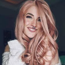 Nika Howard's Instagram, Twitter & Facebook