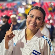 Ariana Townsend's Instagram, Twitter & Facebook