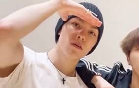 vernon's been wearing this cross necklace these days 😯