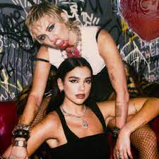 Prisoner, prisoner locked up, can't get you off my mind, off my mind lord knows i tried a million ti. Watch Miley Cyrus And Dua Lipa Rock Out In Steamy Prisoner Video E Online Deutschland