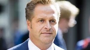 Niks lukt, terwijl er nog niet eens sprake is van een. Minister Hugo De Jonge Argues For Buffer Zones At Abortion Clinics Teller Report