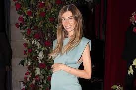 Non alexandra n'est pas enceinte 🤰🏼 elle est musclée du ventre mais si c'est vrai je sauterais de joie 😊 😊😊😊. Alexandra Rosenfeld Enceinte Elle Devoile Son Joli Ventre Arrondi