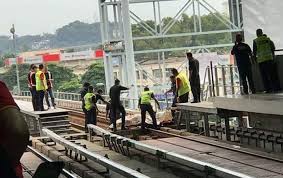 Laluan ini merupakan laluan alihan laju bermuatan berat pertama di dunia yang menggunakan kereta api tanpa pemandu dan automatik sepenuhnya yang. Lelaki Maut Jatuh Ke Atas Laluan Lrt Pusat Bandar Puchong